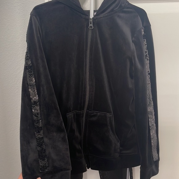 More Than Magic Velour Suit. Size 6/6x. - Picture 2 of 4